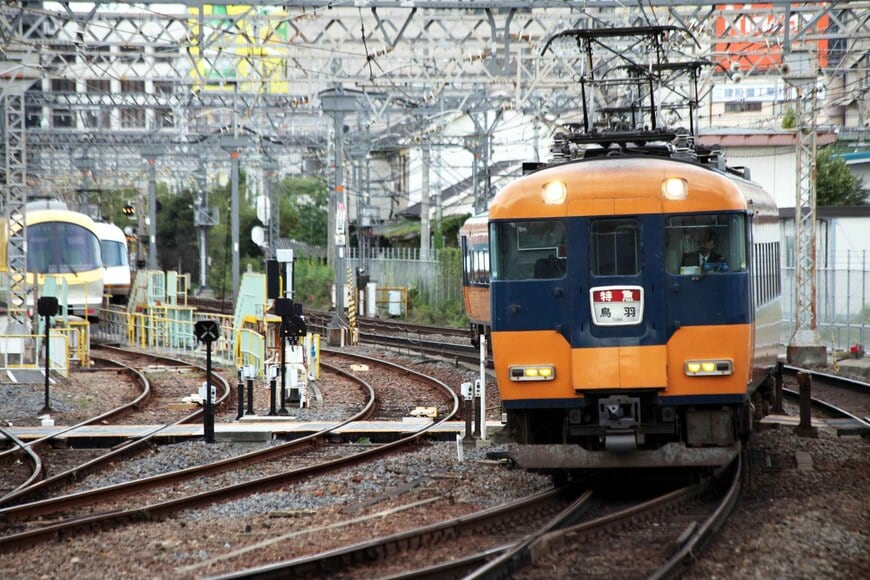 近鉄特急といえば長年この色とスタイルで親しまれた（撮影：南正時）