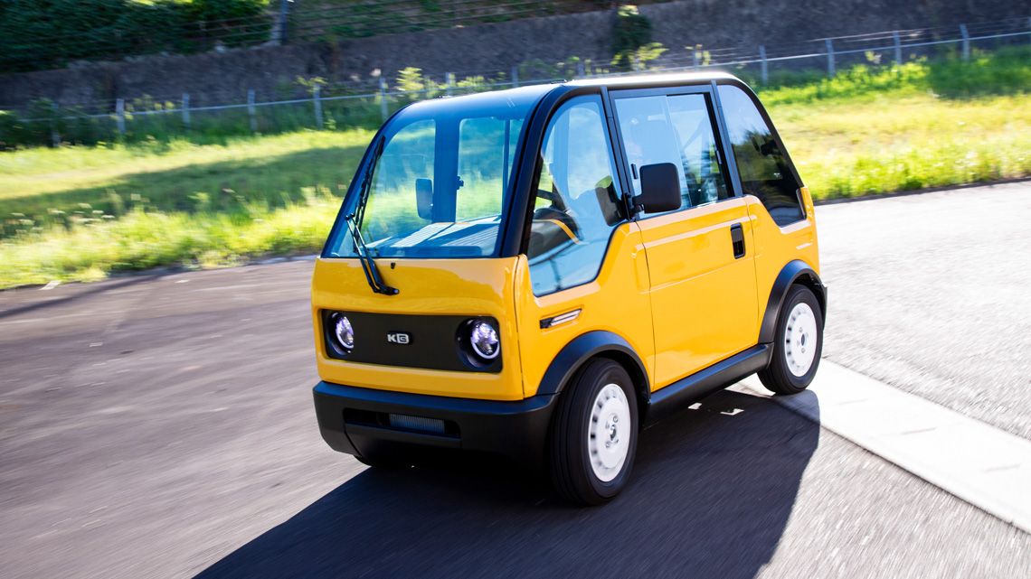 走行する小型EV「mibot」