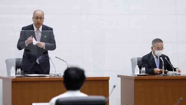 審議委員のポジショントークが相次いでいる。写真左は証券会社出身の高田創審議委員、写真右は銀行出身の田村直樹審議委員（写真・Bloomberg）