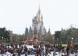 東京ディズニーランド「我が世の春」、デフレ下でも強気の値上げ