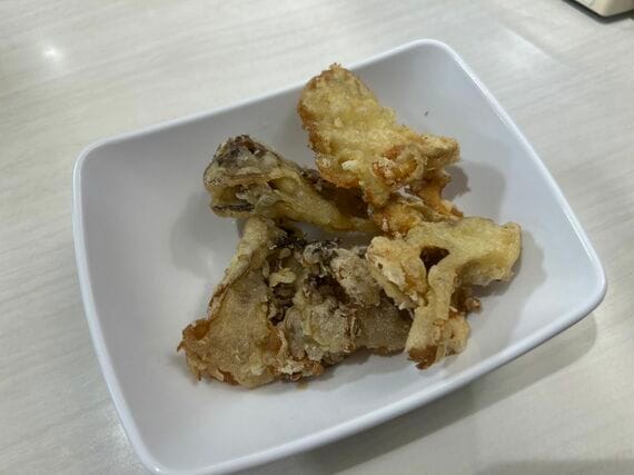 魚べいの『雪国まいたけの天ぷら（220円）』
