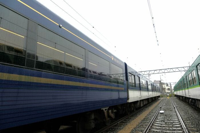 新造車両ため窓の位置は等間隔