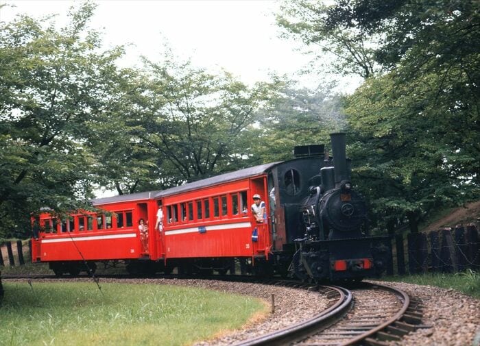 現在は新交通システムになった山口線を走る