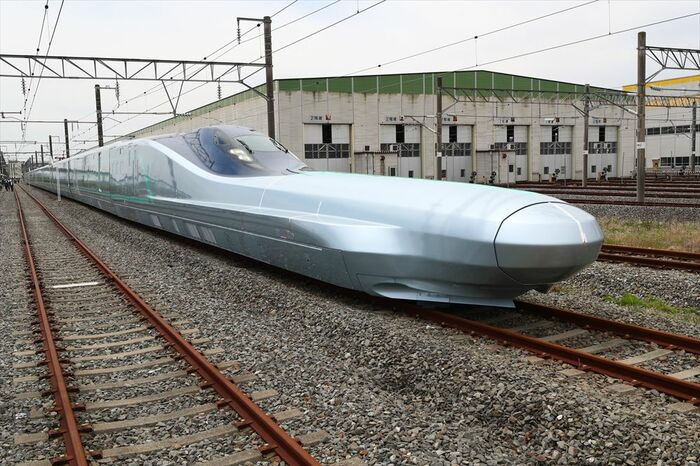 ALFA-Xの10号車。鼻の長さは22m