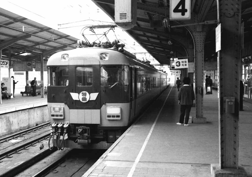 初代「スナックカー」の12000系。更新前の姿だ（撮影：南正時）