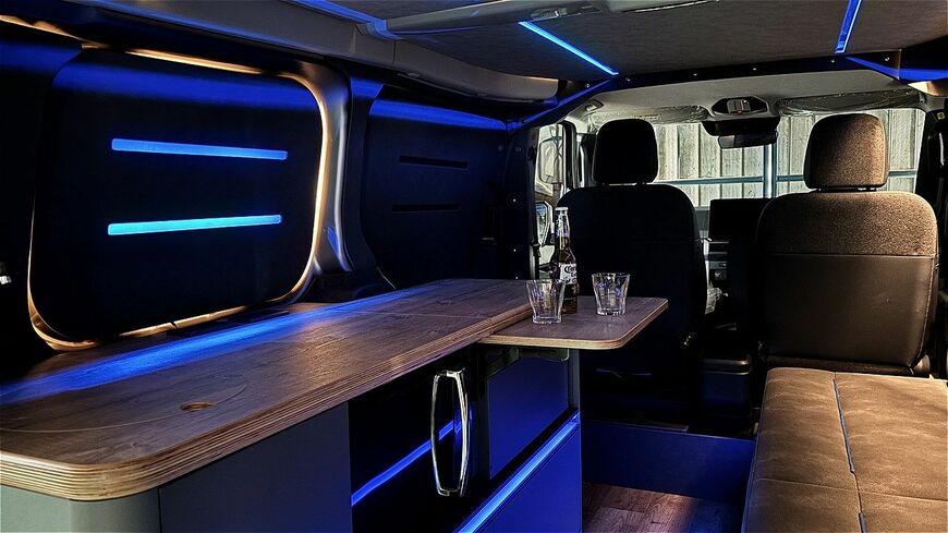 LACホールディングスのBEVキャンピングカー「LAC EVキャンパーC」（写真：LACホールディングス）