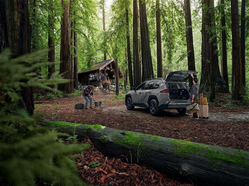 トヨタ新型「RAV4 ADVENTURE（プロトタイプ）」（写真：トヨタ自動車）