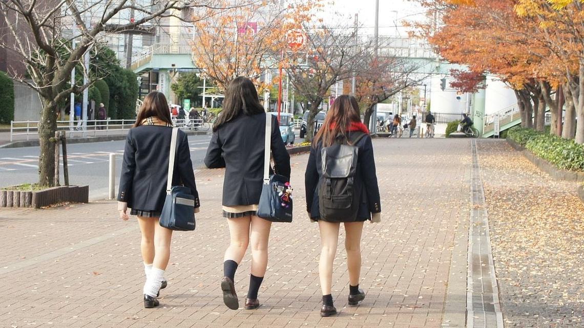 女子高生のiphoneはなぜ割れたままなのか イマドキのline事情 東洋経済オンライン 社会をよくする経済ニュース