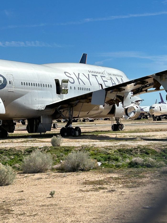 ビクタービル（サザン・カリフォルニア・ロジスティックス空港）も飛行機の墓場として有名。こちらは機体の近くで観察することができる（筆者撮影）