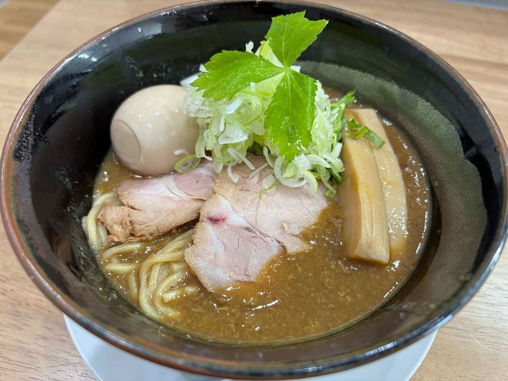 「奏」の「カレーラーメン」（筆者撮影）