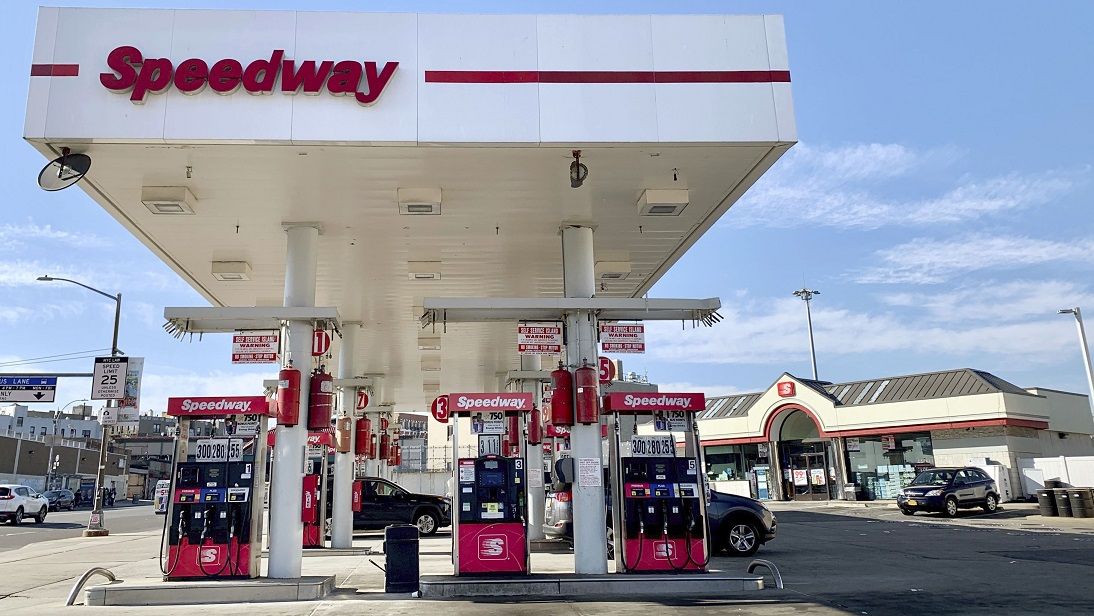 セブン＆アイが買収するコンビニ併設型ガソリンスタンド「スピードウェイ」（写真：共同通信）