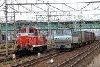 EF66形100番台牽引のコンテナ列車と