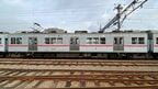 3619号と連結しているアルミ車3101号の側面