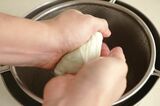 水気を切ったきゅうりとたまねぎ