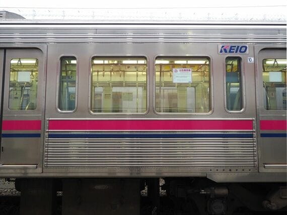 京王電鉄 7000系 外観 側面