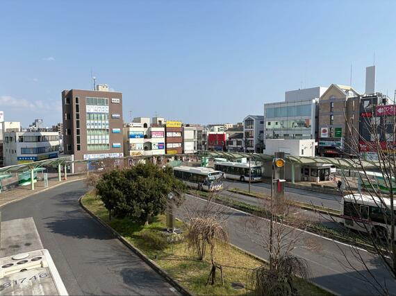 駅南口のバスターミナル
