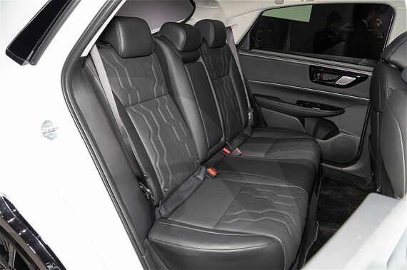 新型インサイトの後席