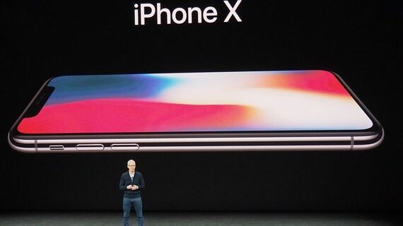 iPhone Xが｢記念碑的モデル｣といえるワケ ｢未来へつながる道｣を