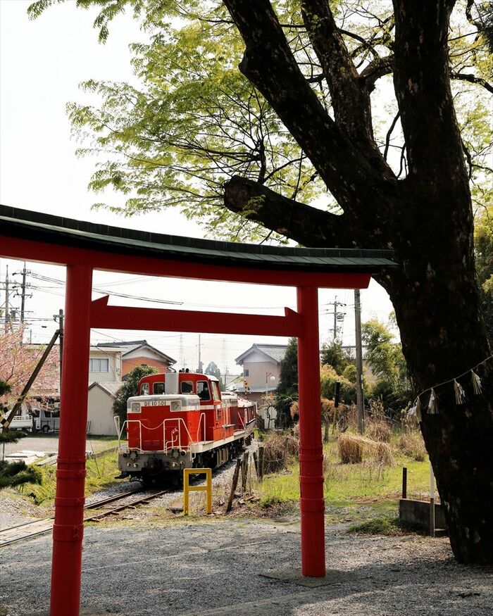 美濃赤坂付近を走る西濃鉄道のDE10