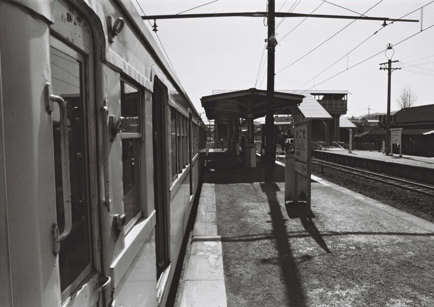 越生線の終点、越生駅のホーム＝1976年ごろ（写真：東武博物館）