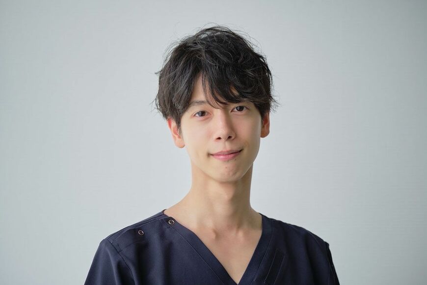 藤野智哉（ふじの・ともや）精神科医、産業医、公認心理師1991年生まれ。秋田大学医学部卒業。幼少期に罹患した川崎病が原因で、心臓に冠動脈瘤という障害が残り、現在も治療を続ける。障害とともに生きることで学んできた考え方と、精神科医としての知見を発信しており、メディアへの出演も多数。現在は精神科病院の副院長を務める。『人間関係に「線を引く」レッスン 人生がラクになる「バウンダリー」の考え方』（ディスカヴァー・トゥエンティワン）など著書多数。SNS総フォロワー数13万人（2025年4月現在）