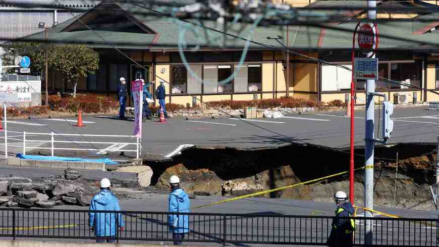 埼玉県八潮市で発生した道路陥没現場（写真：時事）