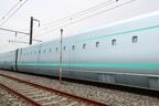 窓が極端に小さい中間車両