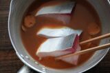 煮汁に入れたブリ