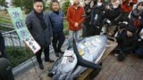 豊洲市場の「初競り」で1億1424万円で競り落とされた青森県大間産クロマグロ（写真：共同）