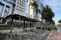 インドネシア主要都市で抗議デモ､主要都市で激化