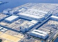 シャープの大型液晶工場が稼働、巨大な供給力をどう埋めるのか