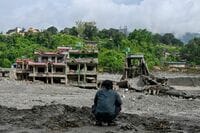 ネパール･中国国境の洪水､行方不明者が4800人に急増…救助隊は孤立した地域への到達に難航
