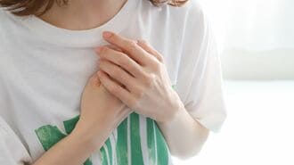 不安を覚える女性