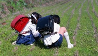 増える児童虐待、子育てに悩む主婦