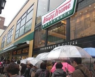 開店初日から大行列！　人気ドーナツ店「クリスピー・クリーム」が“くいだおれの街”に進出《ＮＥＷＳ＠もっと！関西》