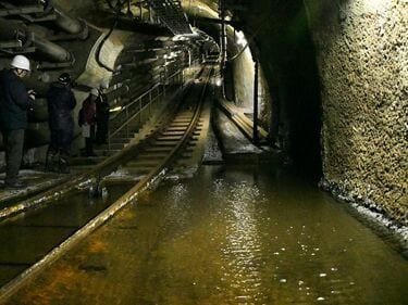 青函トンネル30年､新幹線が直面する大矛盾 海面下240mで最高難易度の ...