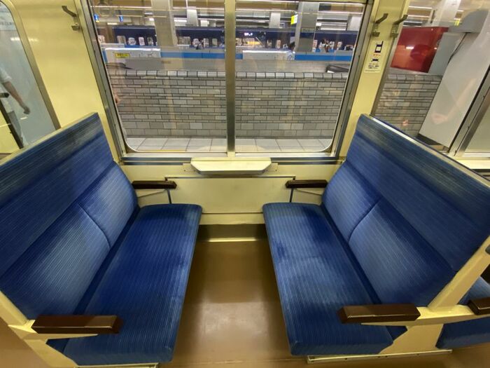 4000系のボックス席
