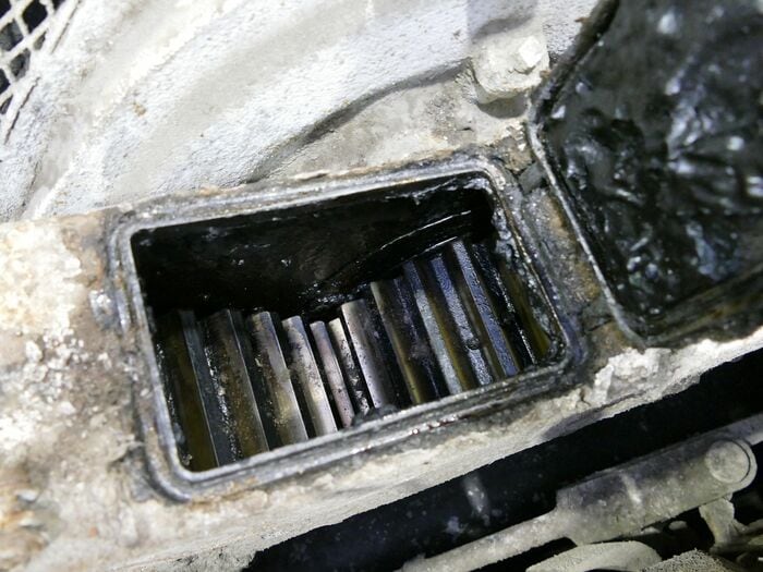 久里浜工場に到着した修復前の台車