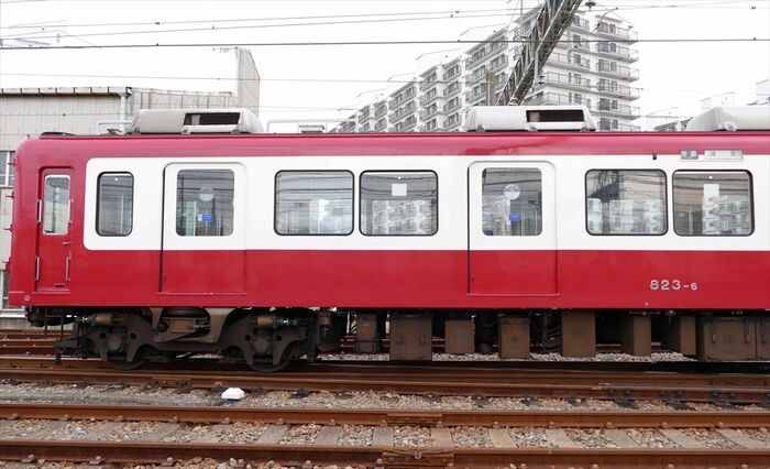 先頭車の側面