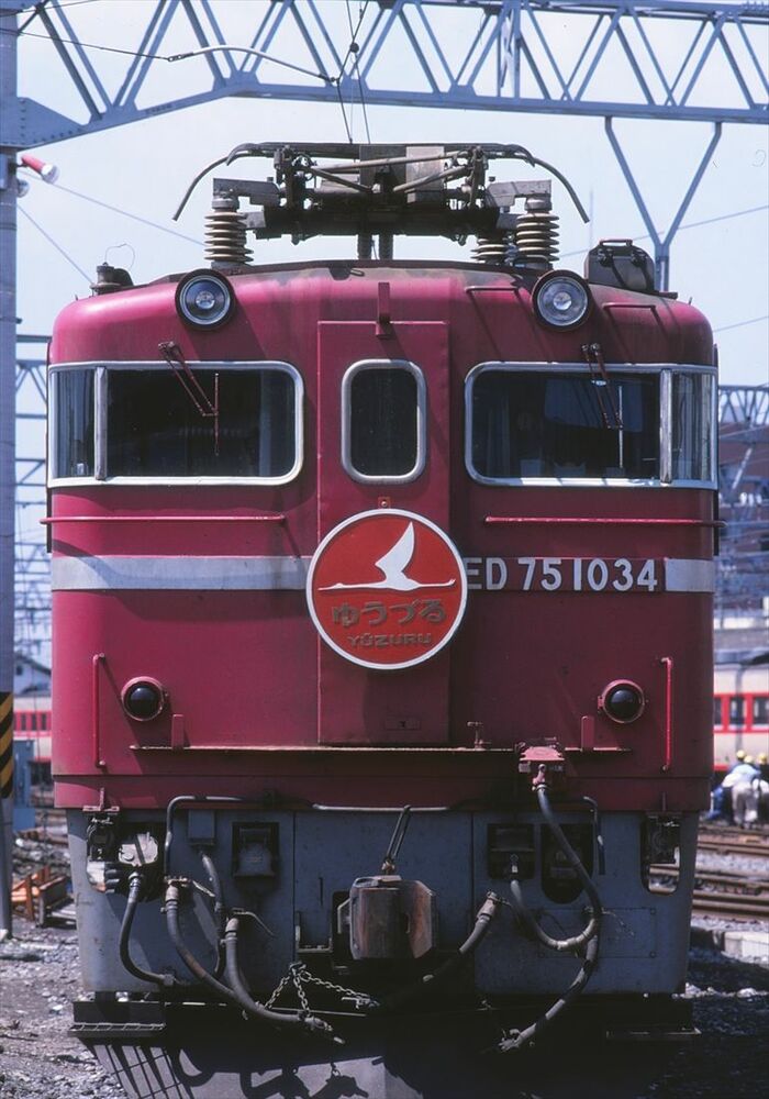 「ゆうづる」のヘッドマークを付けたED75形電気機関車