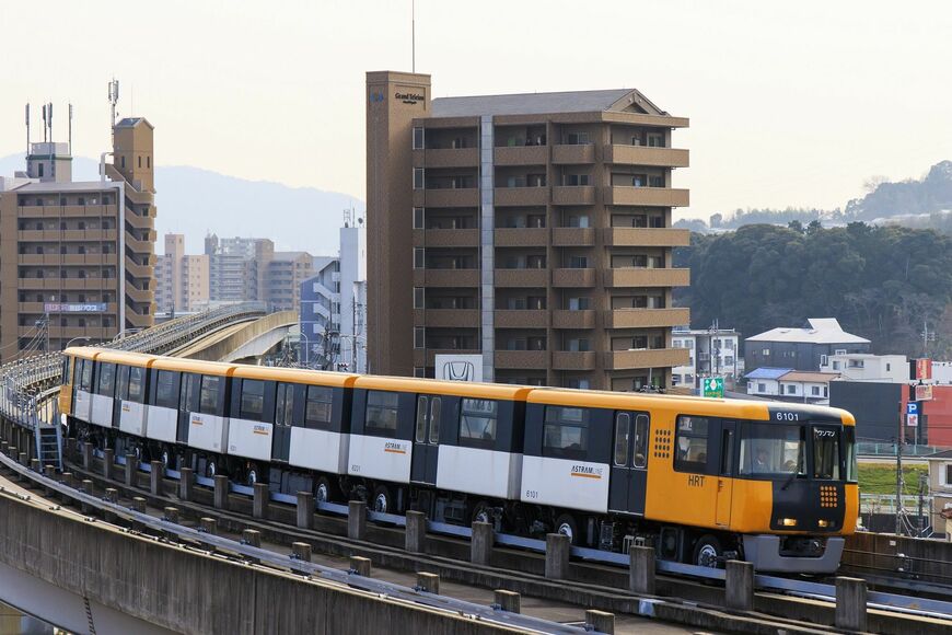 延伸計画もあるアストラムライン。広島市北西部のニュータウンを走る（撮影：鼠入昌史）