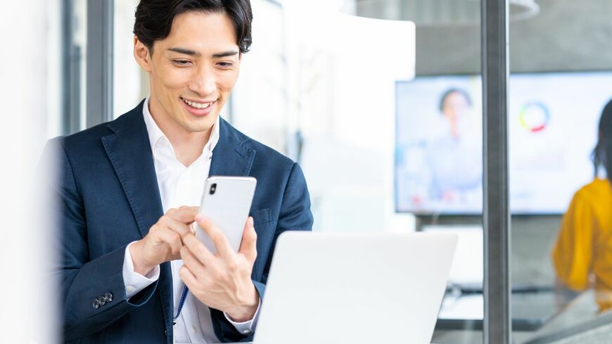 スタートアップ業界で仕事を進める際、「Facebook」が活用される理由とは（写真：takeuchi masato／PIXTA）