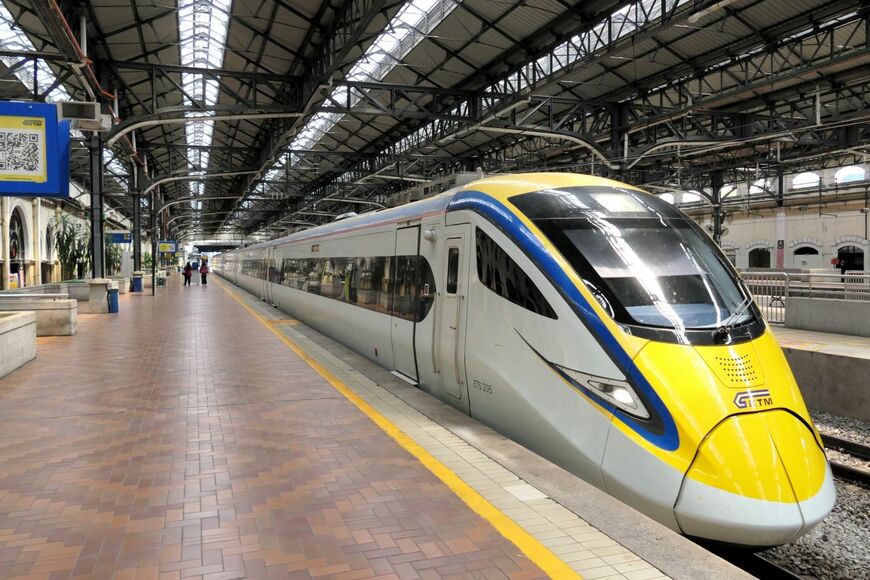 クアラルンプール経由でバターワースとグマスを結ぶ中国製車両