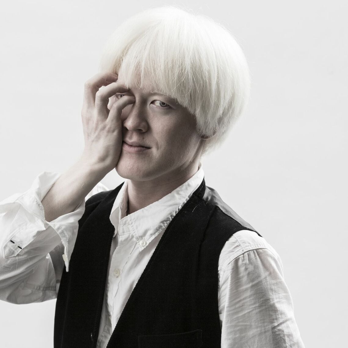 現代の悲劇｢アルビノ狩り｣を知っていますか 異色作家が小説の中で伝えたかったこと | 読書 | 東洋経済オンライン