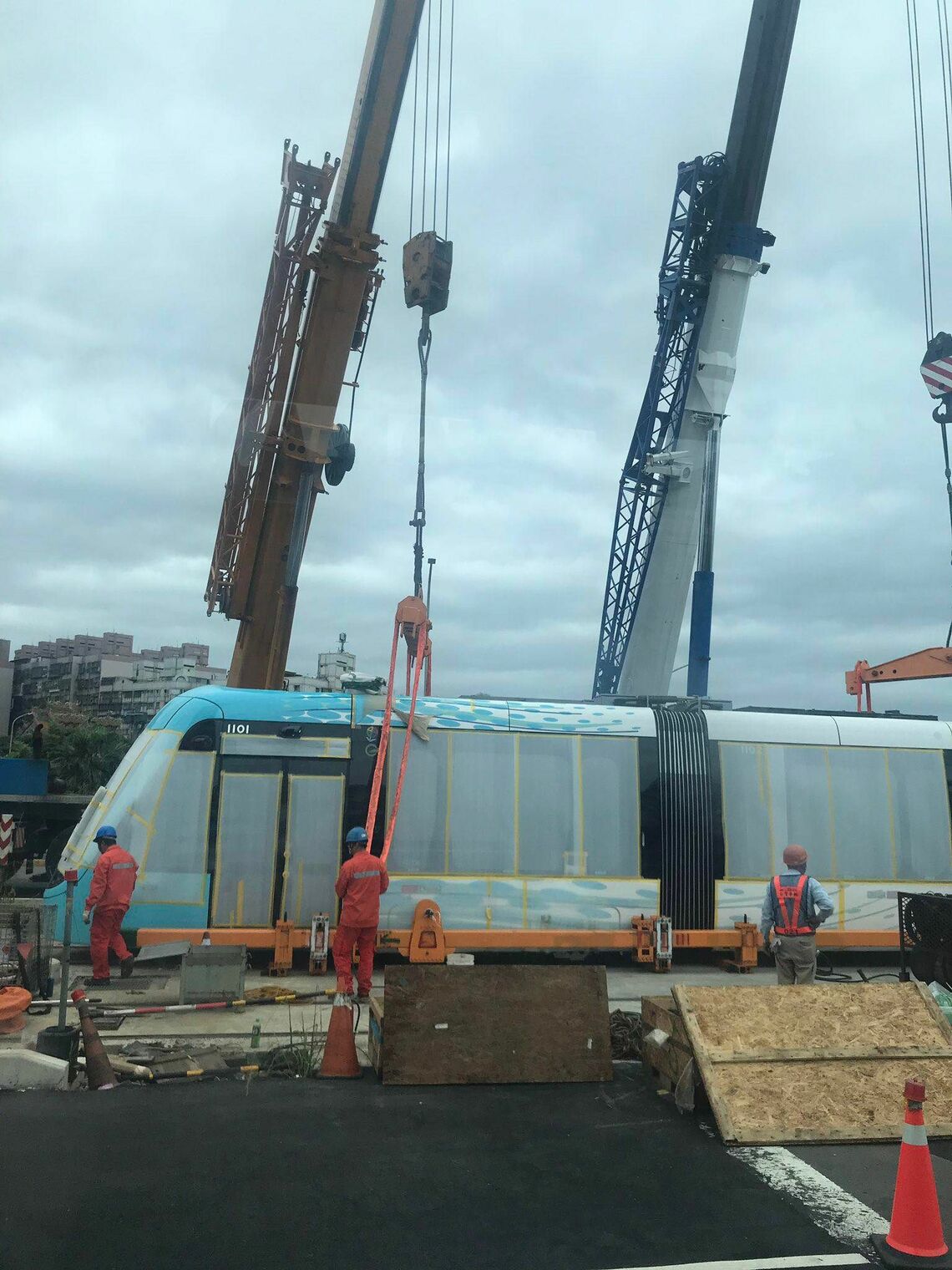 2018年に開業した淡海LRTの車両搬入の様子（写真：周芷筠）
