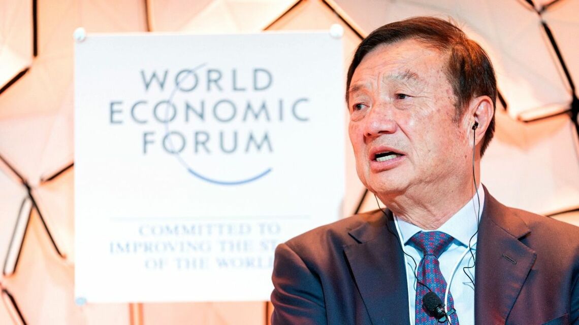 任正非氏はファーウェイが生き残るための自己変革を社内に説き続けている。写真は2020年1月のダボス会議に出席した任氏(同社ウェブサイトより)