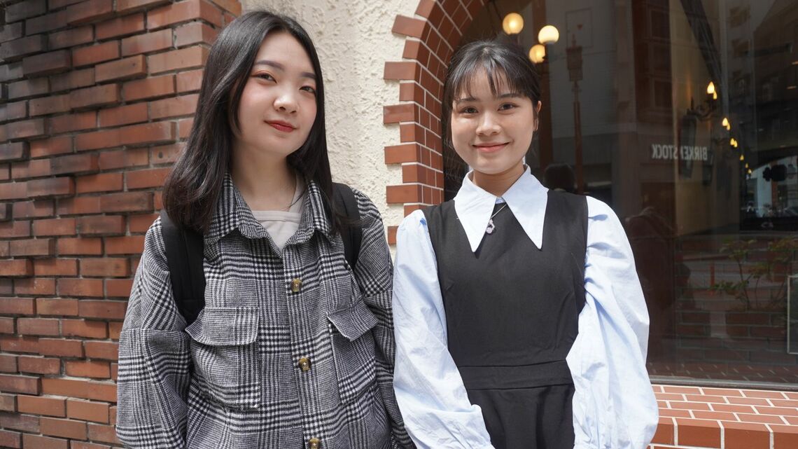 留学生活の様子を教えてくれたトラン・トゥエット・ハさん(左)とチャン・ティー・リンさん(右)(写真:筆者撮影)