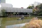 大きな池のある庭園