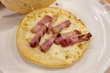 最初からチーズとパンチェッタが挟まったパニーニも。コンビが400円、セットが450円とこちらも安い（筆者撮影）