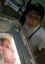 退院の4ヶ月後、娘さんが生まれた直後（写真：小杉さん提供）